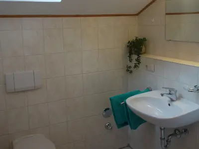 Bad mit Dusche und WC1