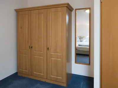 Schrank mit Spielgel