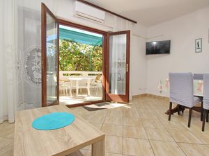 23038459-Ferienwohnung-5-Baška-300x225-3