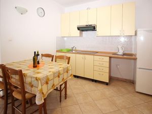 23038519-Ferienwohnung-5-Baška-300x225-4