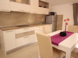 23039933-Ferienwohnung-2-Baška-300x225-1