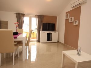 23039933-Ferienwohnung-2-Baška-300x225-3