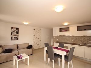 23039971-Ferienwohnung-2-Baška-300x225-1