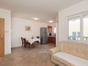 23768346-Ferienwohnung-2-Baška-300x225-5