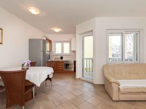 23768346-Ferienwohnung-2-Baška-300x225-4