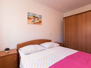 23768346-Ferienwohnung-2-Baška-300x225-3