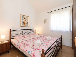 23768382-Ferienwohnung-5-Baška-300x225-4