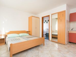 23039315-Ferienwohnung-2-Baška-300x225-3