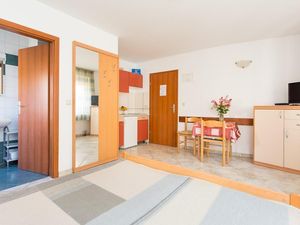 23039315-Ferienwohnung-2-Baška-300x225-4