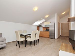 23040913-Ferienwohnung-6-Baška-300x225-2