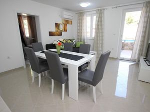 23040943-Ferienwohnung-4-Baška-300x225-5