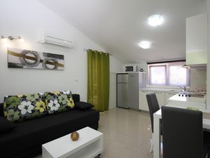 23040967-Ferienwohnung-2-Baška-300x225-1