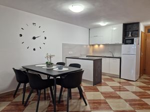 23040807-Ferienwohnung-4-Baška-300x225-1