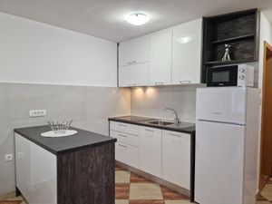 23040807-Ferienwohnung-4-Baška-300x225-2