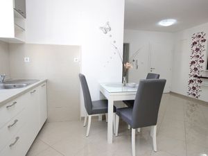 23109047-Ferienwohnung-2-Baška-300x225-5