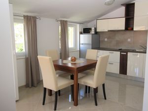 23109663-Ferienwohnung-2-Baška-300x225-2