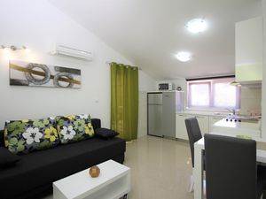 23109139-Ferienwohnung-2-Baška-300x225-4