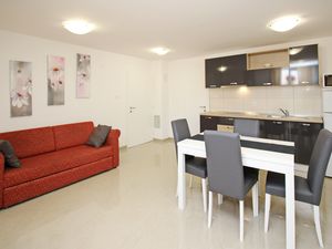 23111825-Ferienwohnung-2-Baška-300x225-2