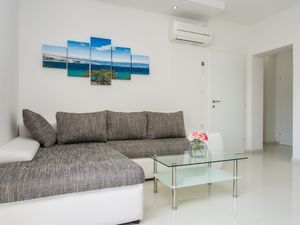 23115891-Ferienwohnung-6-Baška-300x225-3