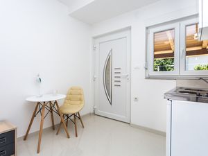 23115889-Ferienwohnung-2-Baška-300x225-1