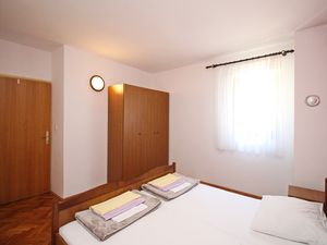 23350842-Ferienwohnung-6-Baška-300x225-5