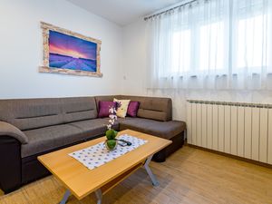 23383293-Ferienwohnung-5-Baška-300x225-1