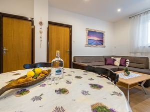 23383293-Ferienwohnung-5-Baška-300x225-5