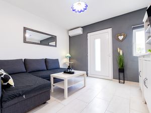 23383829-Ferienwohnung-4-Baška-300x225-1