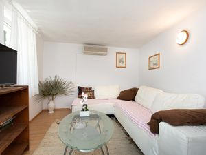 23387824-Ferienwohnung-4-Baška-300x225-1