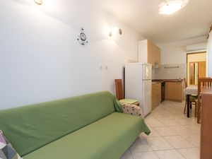 23387670-Ferienwohnung-5-Baška-300x225-1