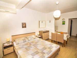 23546904-Ferienwohnung-2-Baška-300x225-4