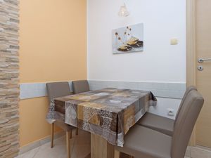 23670588-Ferienwohnung-2-Baška-300x225-1