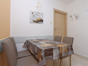 23670588-Ferienwohnung-2-Baška-300x225-2