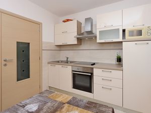 23670588-Ferienwohnung-2-Baška-300x225-4