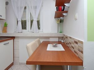 23670587-Ferienwohnung-2-Baška-300x225-4