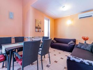 23917178-Ferienwohnung-4-Baška-300x225-1