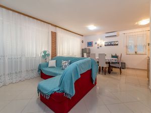 23954871-Ferienwohnung-6-Baška-300x225-1