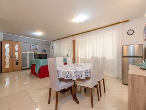 23954871-Ferienwohnung-6-Baška-300x225-4