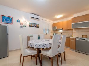 23954871-Ferienwohnung-6-Baška-300x225-5