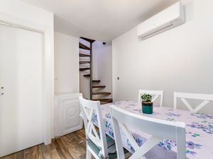 23954869-Ferienwohnung-2-Baška-300x225-3