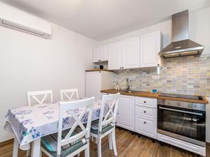 23954869-Ferienwohnung-2-Baška-300x225-5