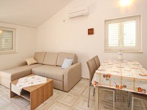 23967390-Ferienwohnung-4-Baška-300x225-2