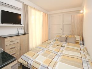 23967391-Ferienwohnung-2-Baška-300x225-4