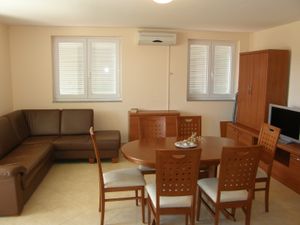 23980693-Ferienwohnung-3-Baška-300x225-1