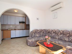 23972111-Ferienwohnung-6-Baška-300x225-1