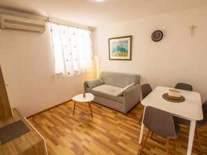 24015829-Ferienwohnung-4-Baška-300x225-1