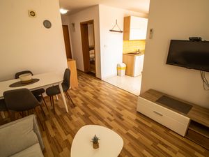 24015829-Ferienwohnung-4-Baška-300x225-4