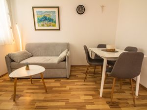 24015829-Ferienwohnung-4-Baška-300x225-5