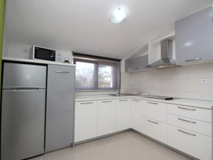 23933660-Ferienwohnung-2-Baška-300x225-5