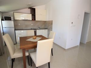 23933662-Ferienwohnung-2-Baška-300x225-4